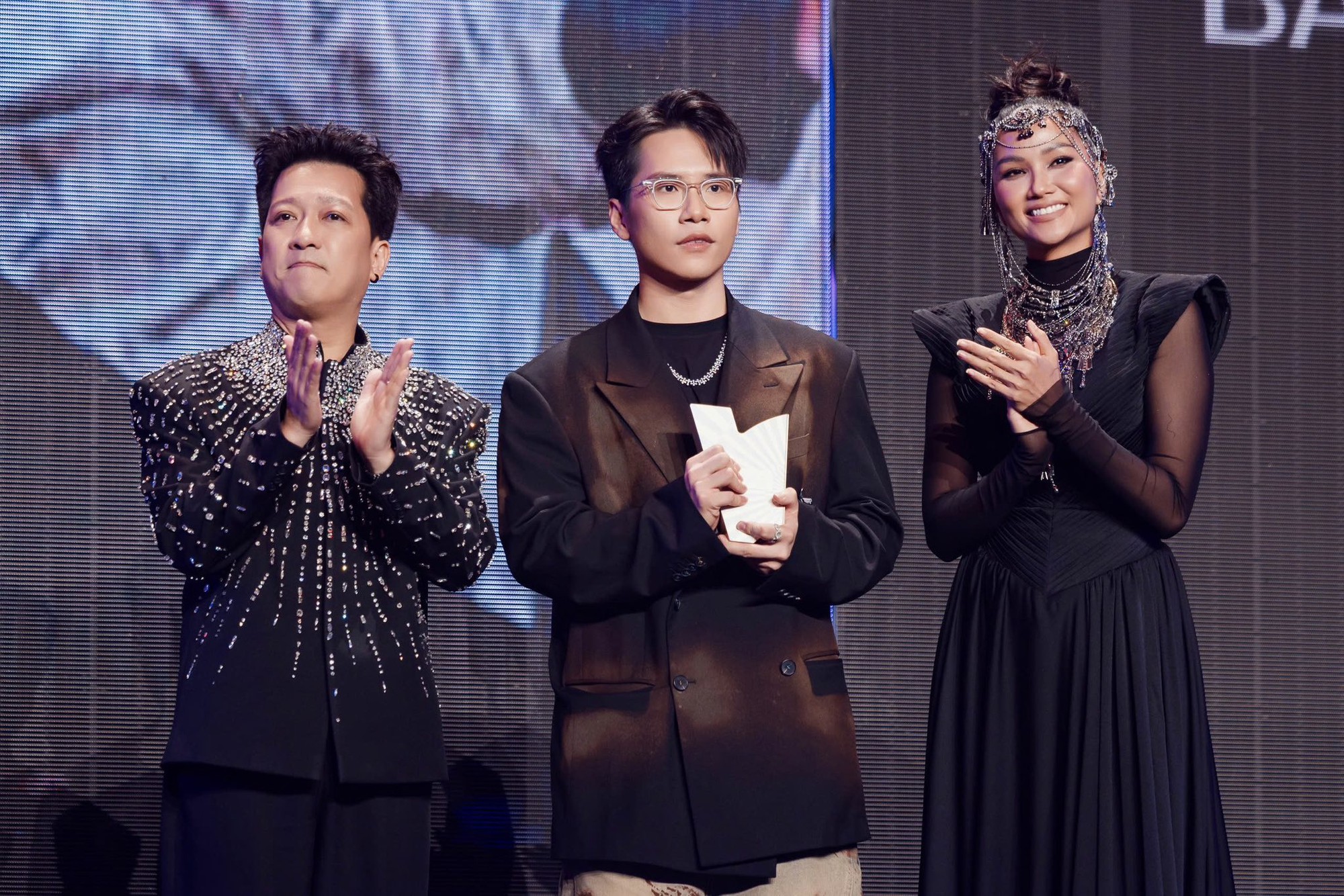 Khung h&igrave;nh đắt gi&aacute; tại WeChoice Awards 2025: 5 n&agrave;ng hậu tụ họp, nhan sắc bất ph&acirc;n thắng bại- Ảnh 2.