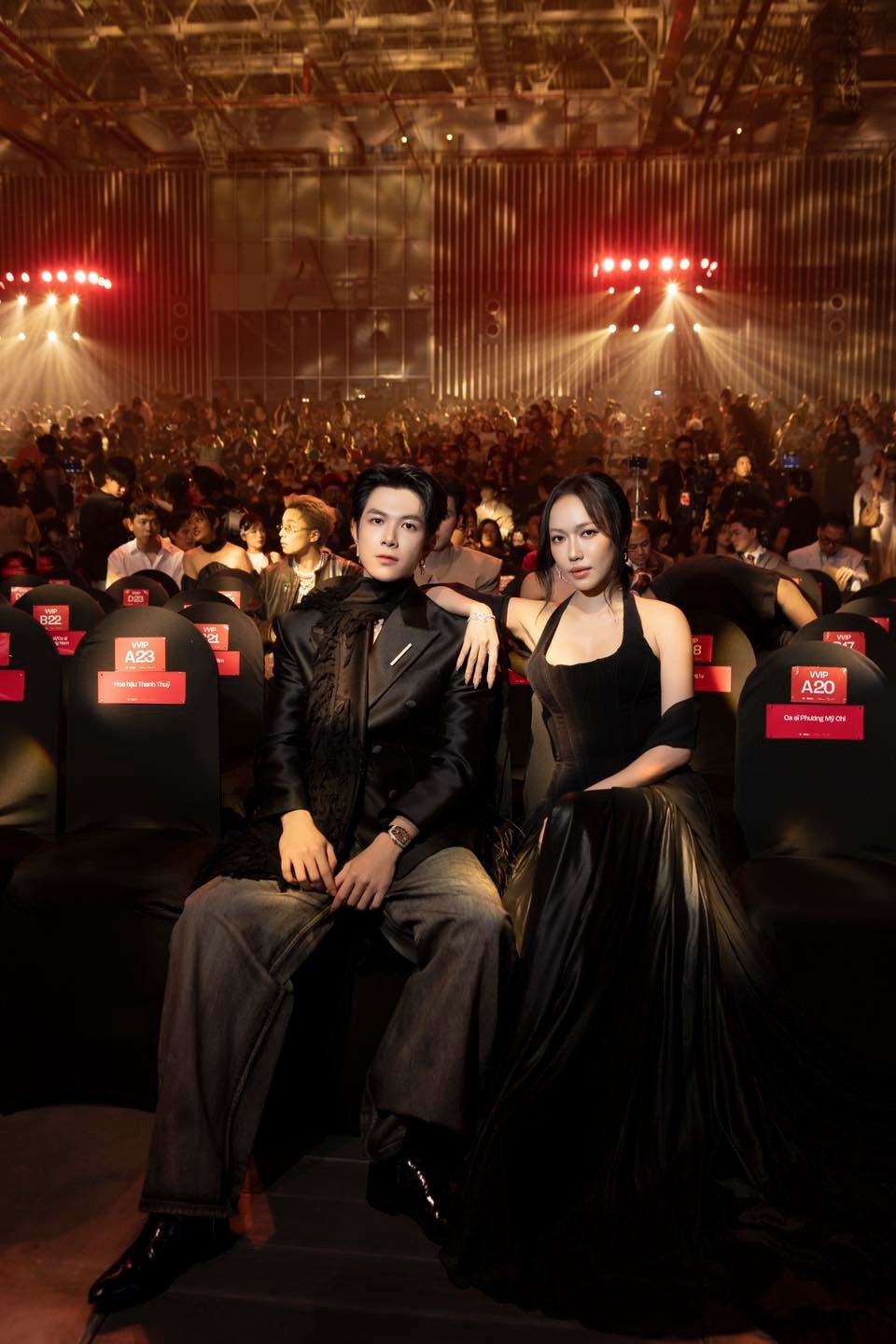 Anh T&uacute; v&agrave; Diệu Nhi kh&ocirc;ng rời nửa bước tại thảm đỏ WeChoice Awadrs, gấp đ&ocirc;i visual ho&aacute; ra l&agrave; thế n&agrave;y!- Ảnh 8.