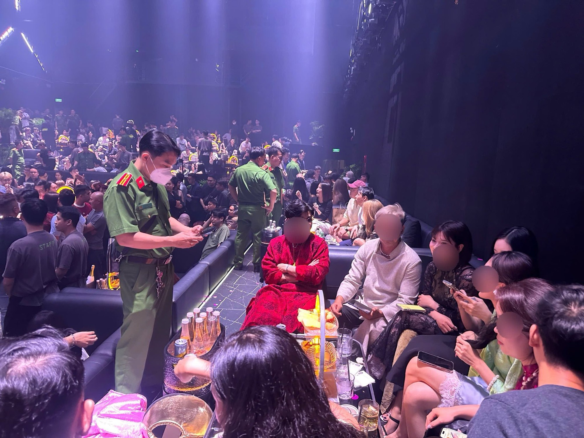 Đột k&iacute;ch bar Aplus ở trung t&acirc;m TP.HCM, nhiều &ldquo;d&acirc;n chơi&rdquo; dương t&iacute;nh với chất ma tu&yacute;- Ảnh 1.