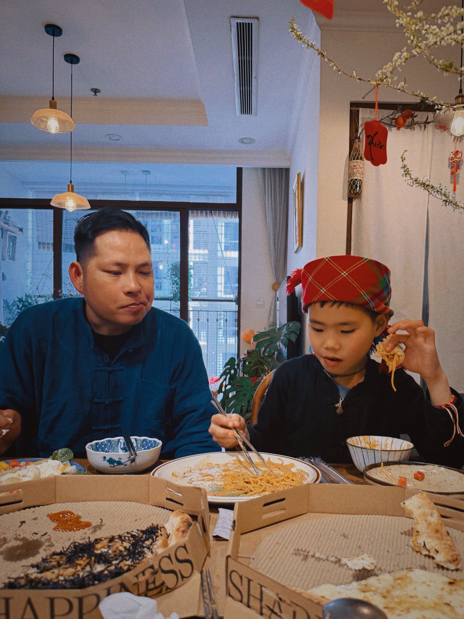 Gia đ&igrave;nh chị Th&ocirc;ng hội ngộ Jun Phạm nhưng sao lại thiếu b&eacute; Thư?- Ảnh 3.