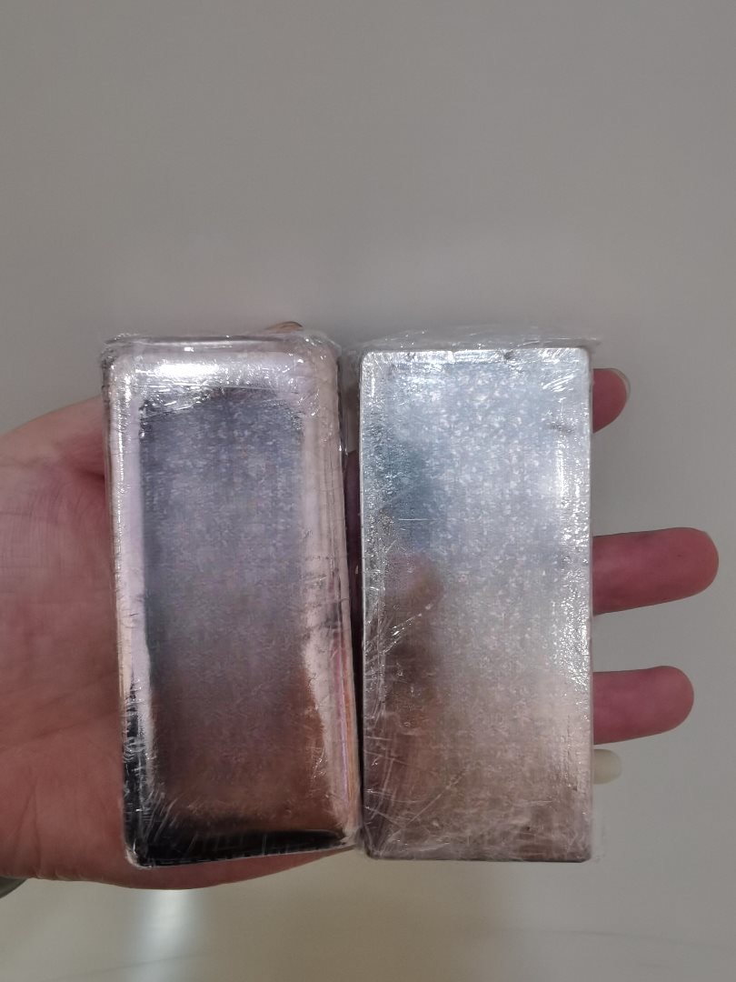 Ph&aacute;t hiện thỏi bạc 15kg trị gi&aacute; 1,4 tỷ đồng trong g&oacute;i h&agrave;ng ship, c&ocirc;ng an sử dụng nhiều biện ph&aacute;p nghiệp vụ v&agrave;o cuộc- Ảnh 1.