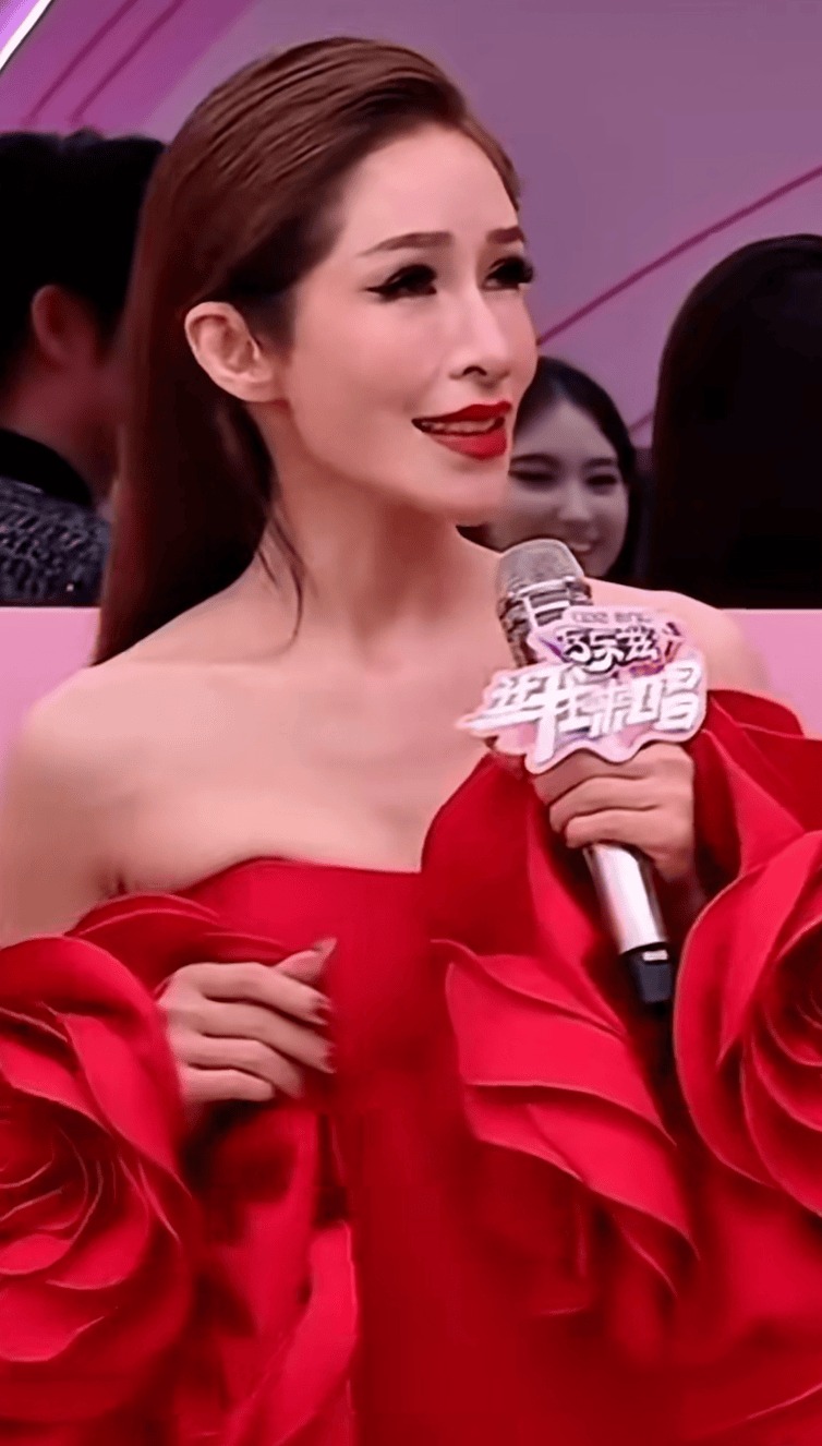 Nữ ca sĩ bị tai nạn đến hủy dung: Vết thương hoại tử 2 th&aacute;ng, giờ g&acirc;y sốc với 