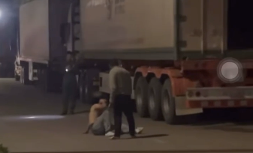 Vụ người đ&agrave;n &ocirc;ng ng&atilde; gục ở khu vực cửa khẩu Cha Lo: Ẩu đả bằng hung kh&iacute;, th&ecirc;m 1 người bị thương- Ảnh 1.