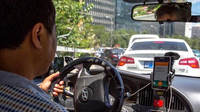 Kh&aacute;ch Việt gặp t&igrave;nh huống bất ngờ khi đi taxi 1 m&igrave;nh ở Trung Quốc, nhận x&eacute;t: 