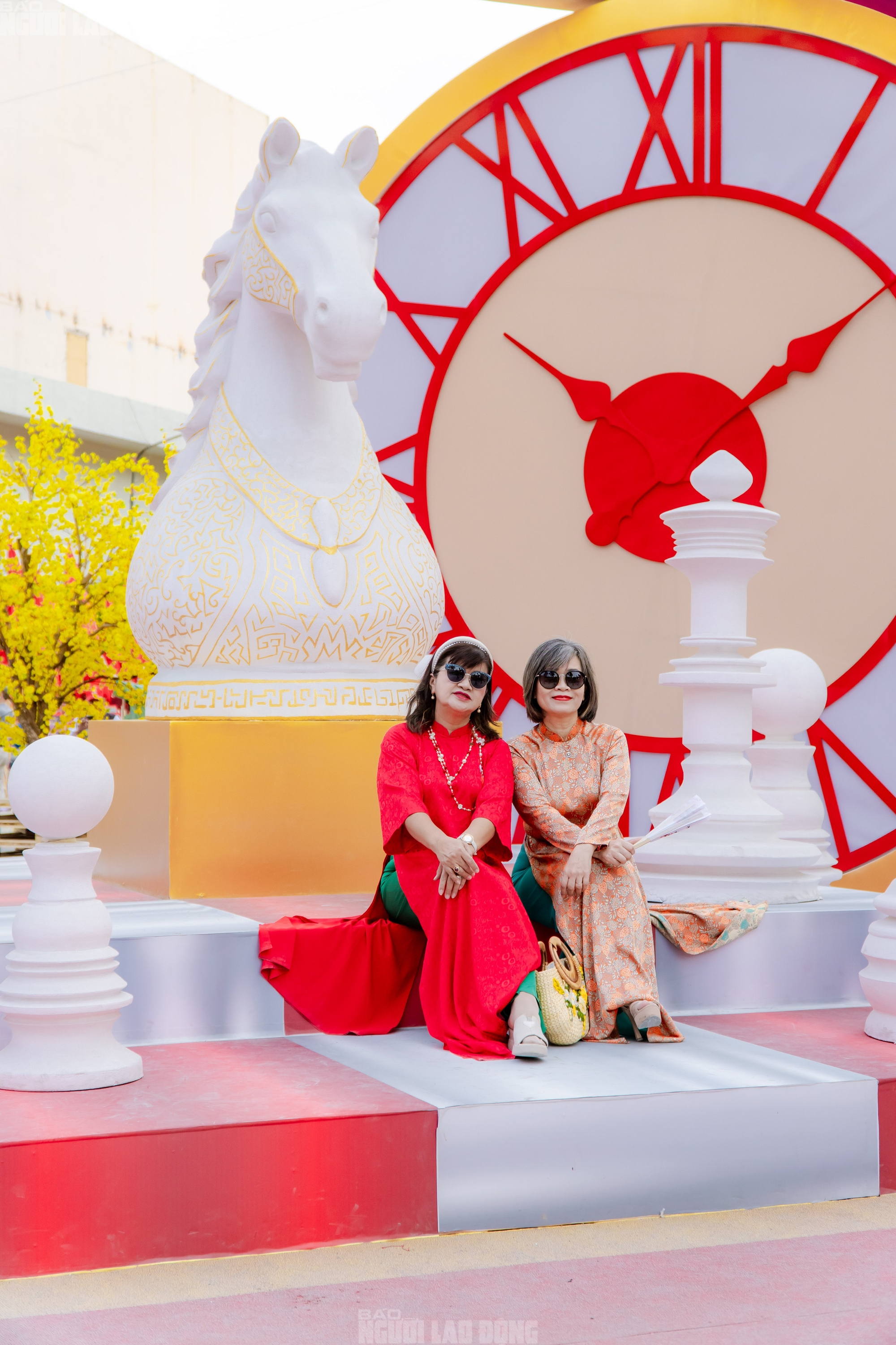 VIDEO: Những điểm "check-in" linh vật ngựa tại trung t&acirc;m TPHCM dịp Tết B&iacute;nh Ngọ- Ảnh 4.