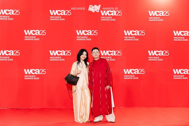 Hạnh phúc "bể màn hình" trên thảm đỏ HOT đầu năm 2026: Lộ diện cặp đôi có kiểu "lò vi sóng lạ nhất lịch sử"- Ảnh 4.