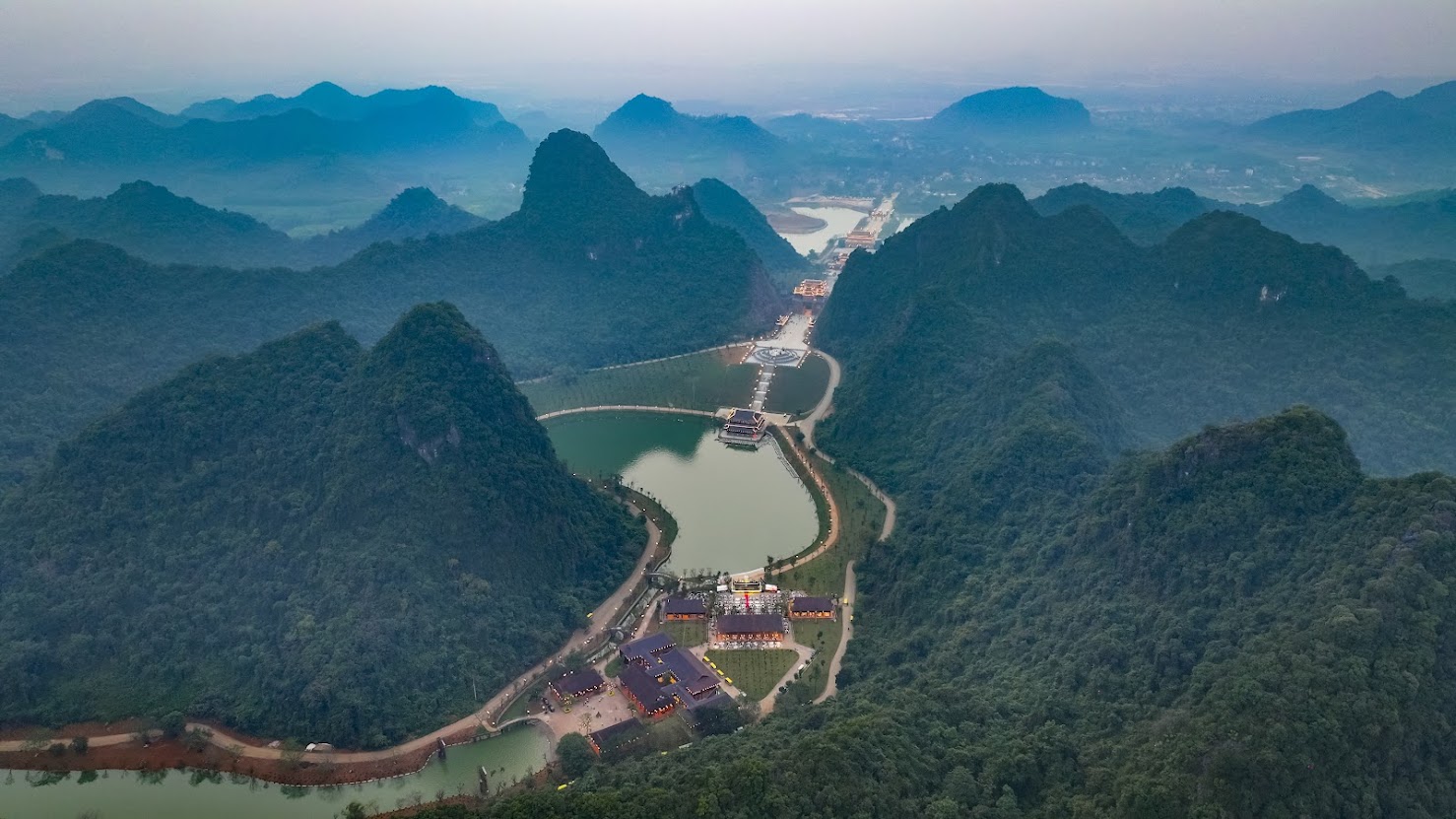 Điểm du lịch mới đẹp như "Phượng Ho&agrave;ng cổ trấn" ở Ninh B&igrave;nh- Ảnh 1.