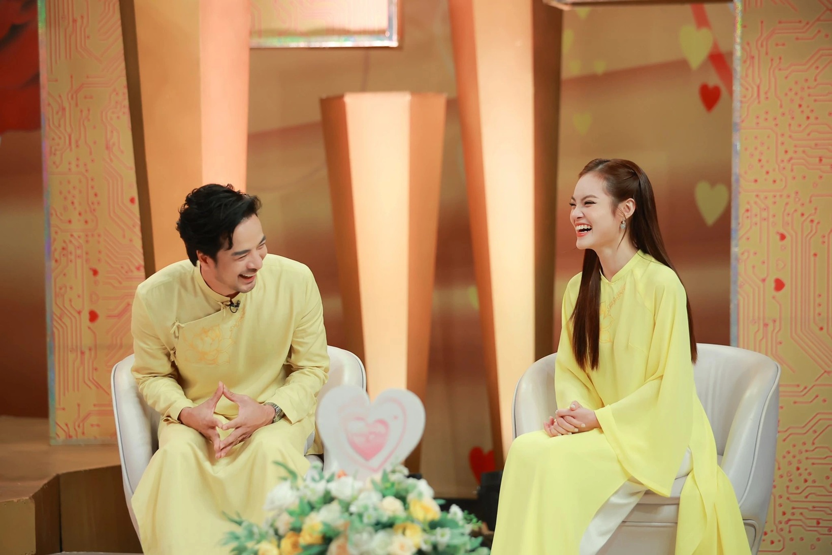 Vợ k&eacute;m 16 tuổi n&oacute;i thẳng về cuộc sống vợ chồng son với nam diễn vi&ecirc;n nổi tiếng: "C&aacute;i nết kỳ lắm"- Ảnh 3.