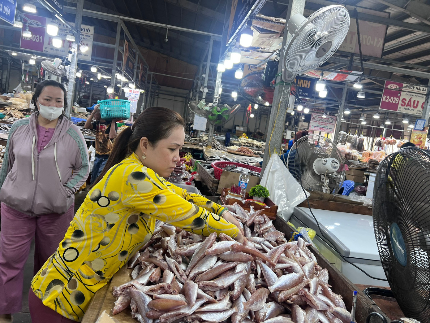 Săn c&aacute;, t&ocirc;m gi&aacute; 'rẻ kh&ocirc;ng tưởng' ở thủ phủ đồ kh&ocirc; S&agrave;i th&agrave;nh- Ảnh 4.