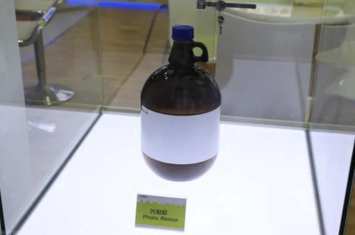 Một chiếc chai thủy tinh trong tay Trung Quốc khiến thế giới d&egrave; chừng: Bắc Kinh vừa c&ocirc;ng bố điều bất ngờ- Ảnh 1.