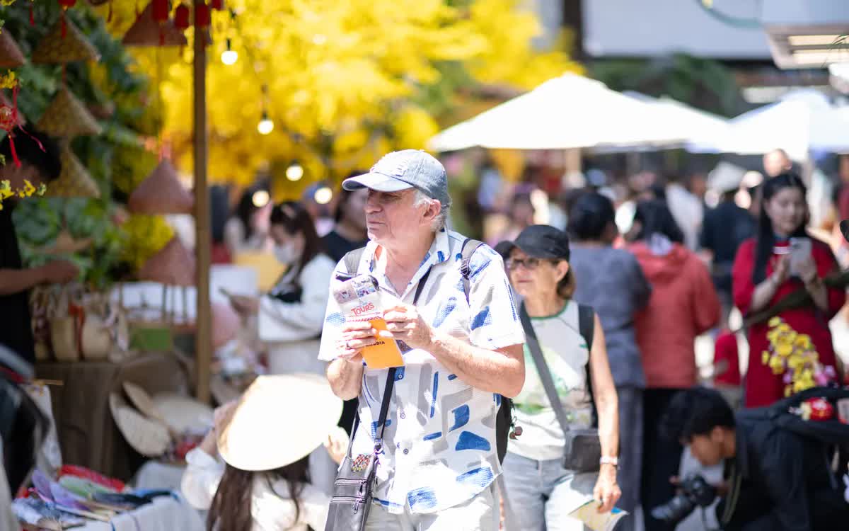 Ng&agrave;nh du lịch Việt Nam ghi nhận t&iacute;n hiệu tăng trưởng mạnh mẽ khi lượng kh&aacute;ch quốc tế đạt gần 2,5 triệu lượt trong th&aacute;ng 1-2026.