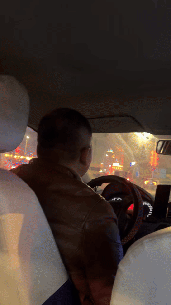 Kh&aacute;ch Việt gặp t&igrave;nh huống bất ngờ khi đi taxi 1 m&igrave;nh ở Trung Quốc, nhận x&eacute;t: 