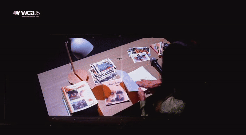 CLIP: Trường đoạn chạm cảm x&uacute;c khiến d&agrave;n sao Mưa Đỏ, Kh&aacute;nh Vy bật kh&oacute;c ở Gala WeChoice- Ảnh 3.