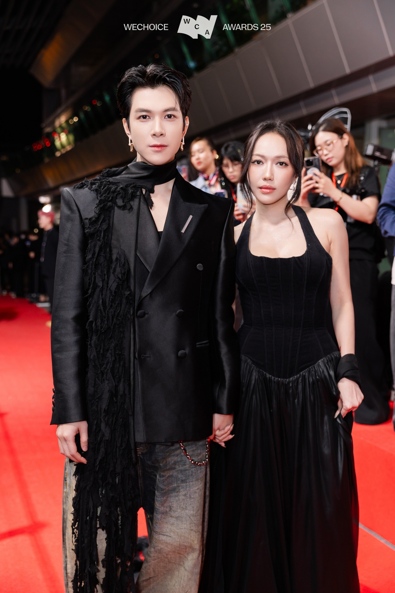 Anh T&uacute; v&agrave; Diệu Nhi kh&ocirc;ng rời nửa bước tại thảm đỏ WeChoice Awadrs, gấp đ&ocirc;i visual ho&aacute; ra l&agrave; thế n&agrave;y!- Ảnh 4.