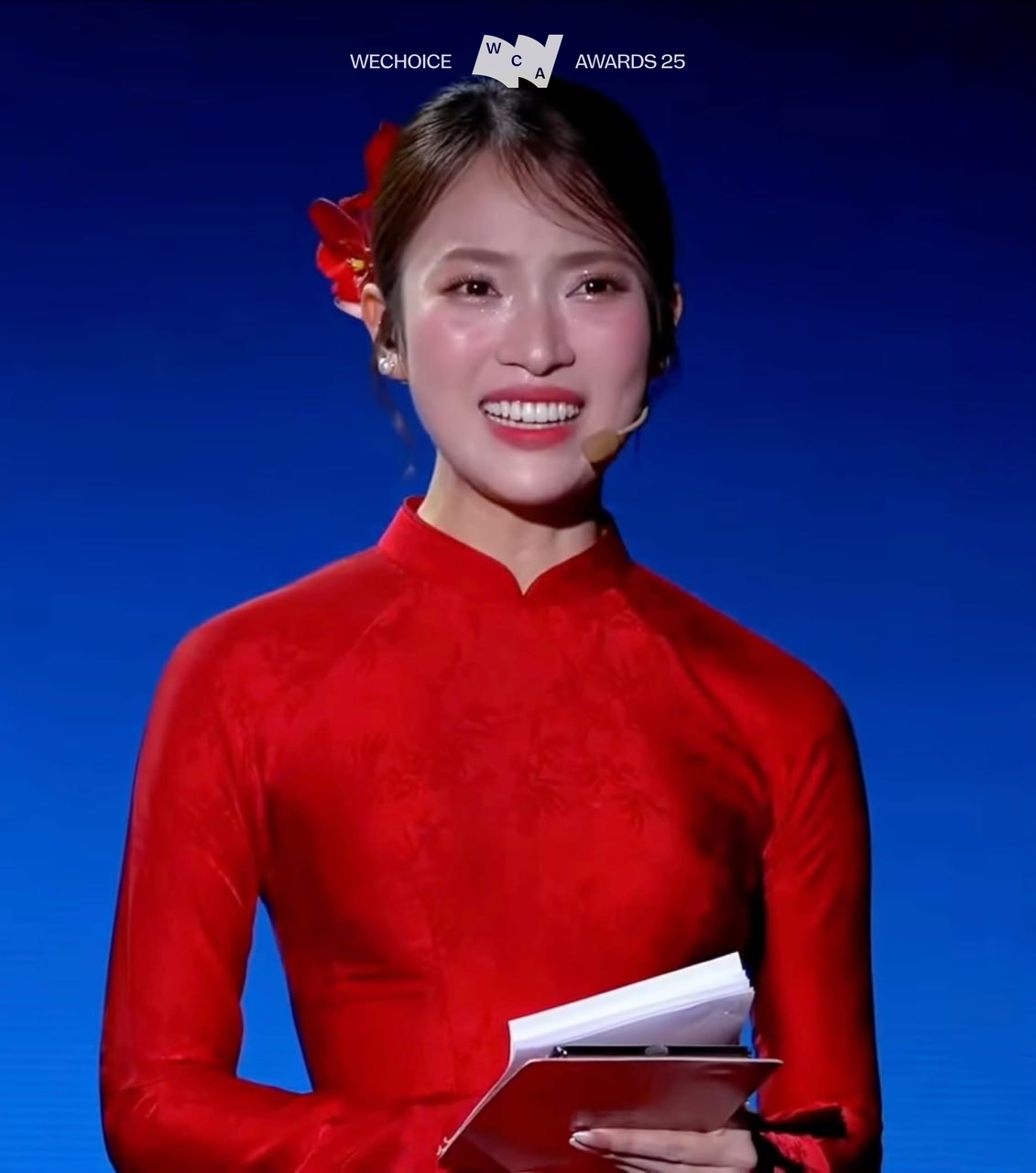 CLIP: Trường đoạn chạm cảm x&uacute;c khiến d&agrave;n sao Mưa Đỏ, Kh&aacute;nh Vy bật kh&oacute;c ở Gala WeChoice- Ảnh 5.