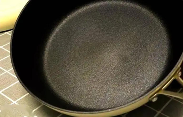 4 đồ d&ugrave;ng nh&agrave; bếp n&ecirc;n dừng d&ugrave;ng ngay: B&aacute;c sĩ cảnh b&aacute;o nguy cơ nằm trong ''danh s&aacute;ch g&acirc;y ung thư'', hầu như nh&agrave; n&agrave;o cũng c&oacute;- Ảnh 2.