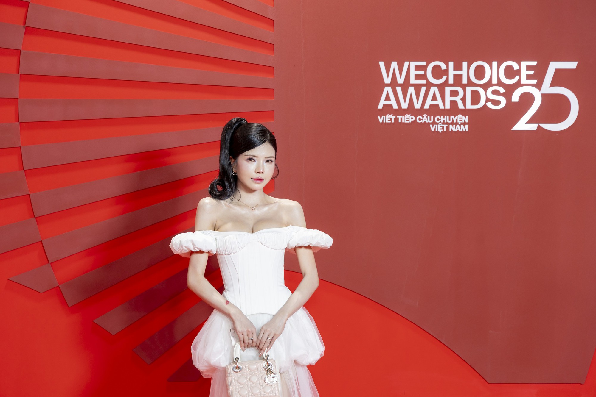 MC Phương Thảo, Minh Nghi v&agrave; Mai Dora khoe sắc tr&ecirc;n thảm đỏ WeChoice Awards 2025- Ảnh 6.