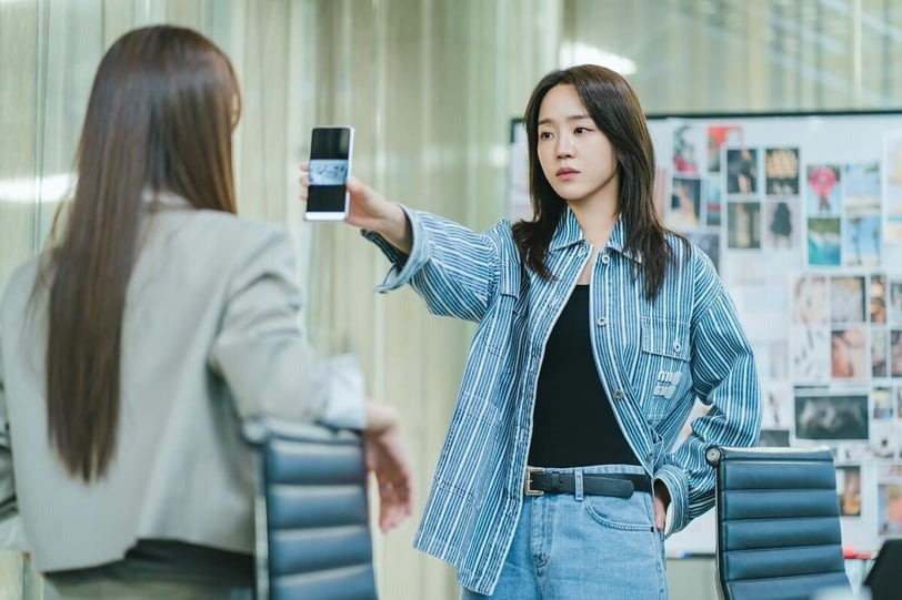 Khi đồng nghiệp hỏi mỉa: "Thưởng nhiều thế sao không khao?", người EQ thấp tức tối còn người EQ cao chỉ đáp một câu mà đối phương ngượng chín mặt- Ảnh 1.