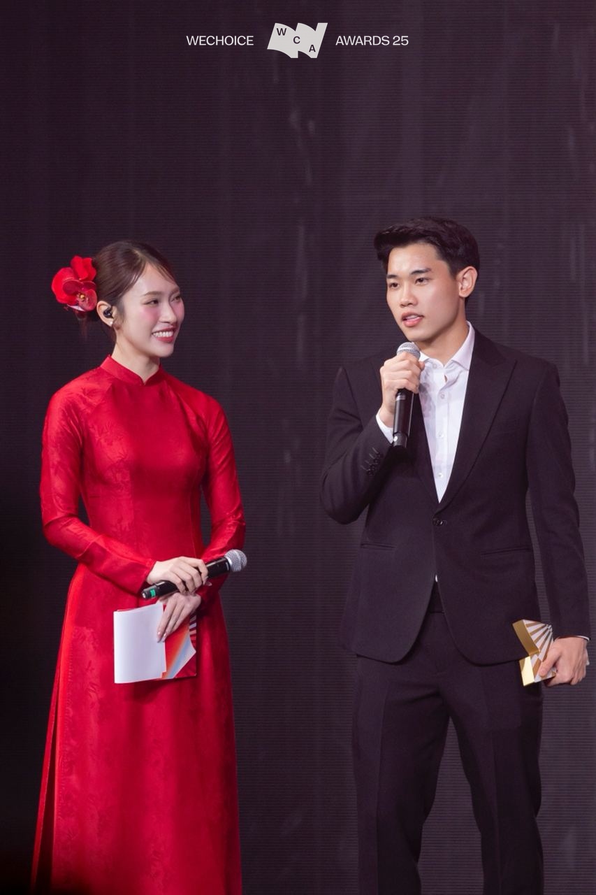 Đ&igrave;nh Bắc t&aacute;i hiện m&agrave;n ăn mừng lịch sử tại WeChoice Awards, n&oacute;i điều &yacute; nghĩa khi lọt Top 10 Nh&acirc;n vật truyền cảm hứng- Ảnh 3.