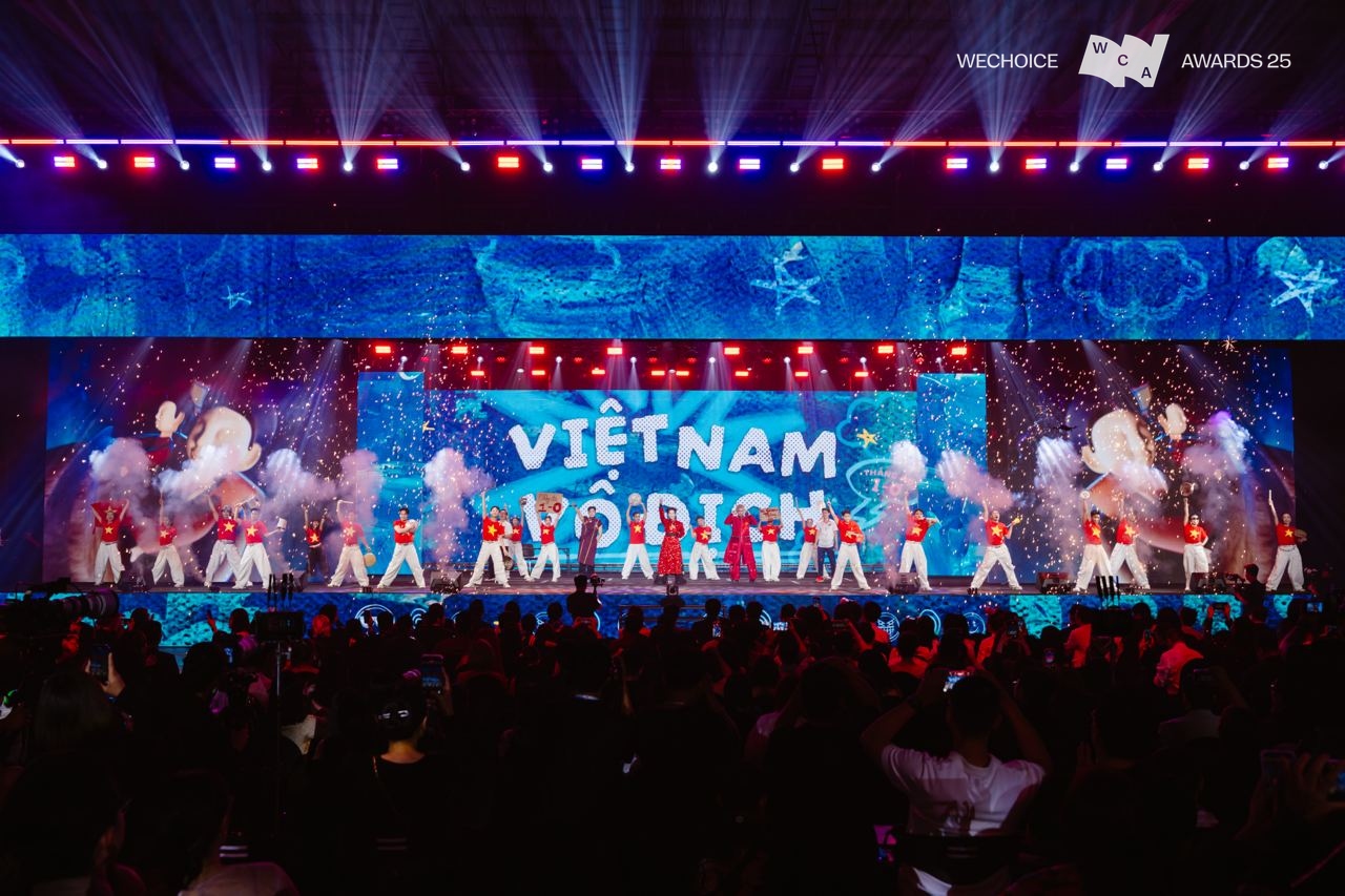 BLV Tạ Bi&ecirc;n Cương l&agrave;m thơ tại WeChoice Awards: 