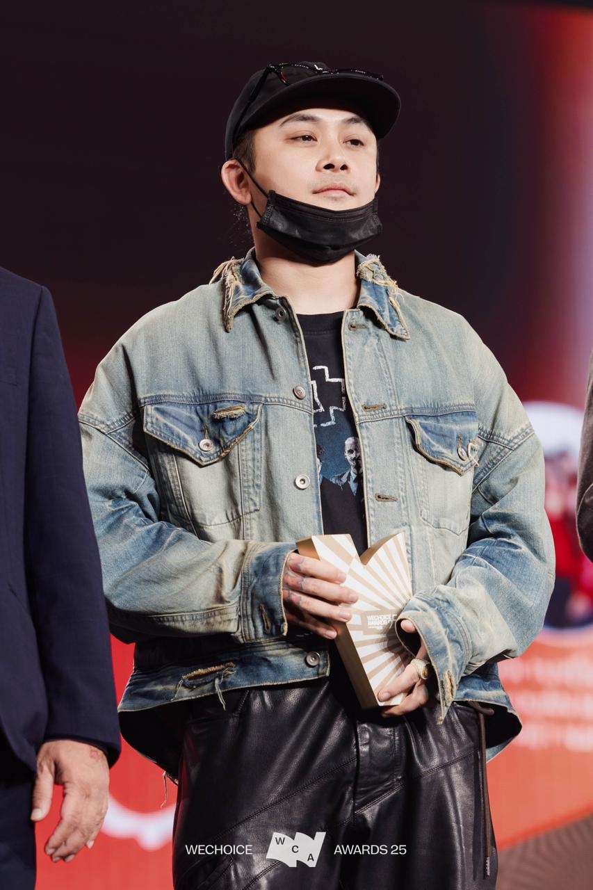 Trọn vẹn trường đoạn x&uacute;c động nhất tại Gala WeChoice 2025: Lần đầu ti&ecirc;n, c&acirc;u chuyện của 21 đề cử Truyền cảm hứng được kể theo c&aacute;ch n&agrave;y!- Ảnh 8.