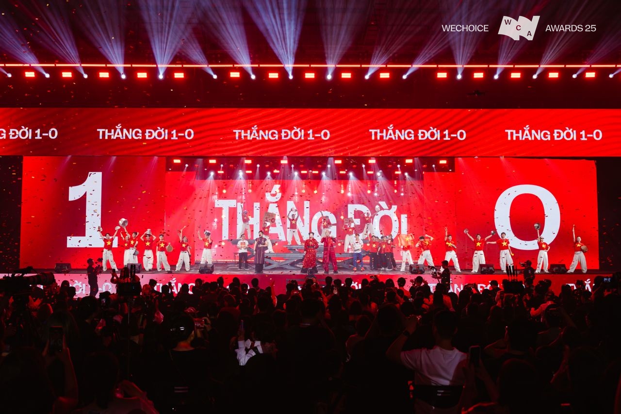 BLV Tạ Bi&ecirc;n Cương l&agrave;m thơ tại WeChoice Awards: 