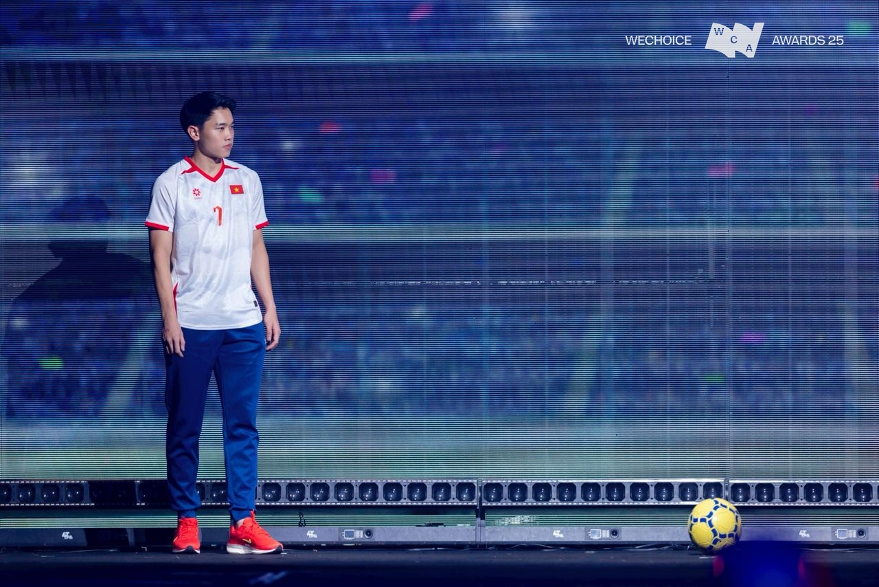 BLV Tạ Bi&ecirc;n Cương l&agrave;m thơ tại WeChoice Awards: 