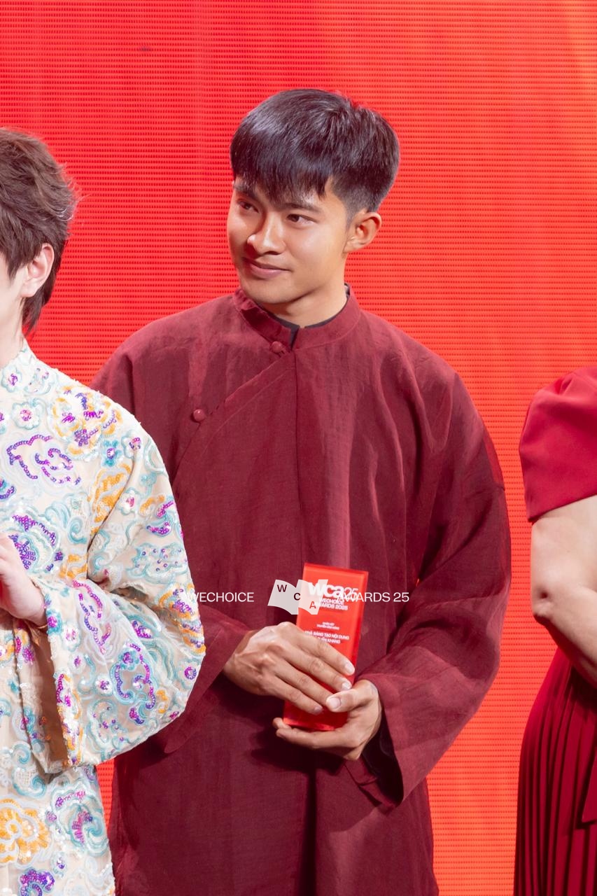 Trọn vẹn trường đoạn x&uacute;c động nhất tại Gala WeChoice 2025: Lần đầu ti&ecirc;n, c&acirc;u chuyện của 21 đề cử Truyền cảm hứng được kể theo c&aacute;ch n&agrave;y!- Ảnh 7.