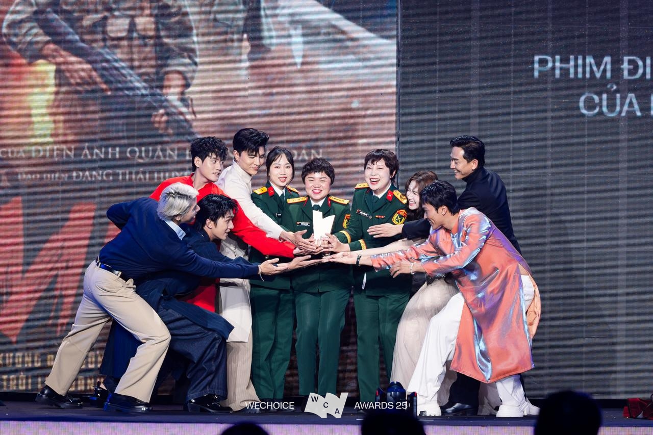 Trọn vẹn trường đoạn x&uacute;c động nhất tại Gala WeChoice 2025: Lần đầu ti&ecirc;n, c&acirc;u chuyện của 21 đề cử Truyền cảm hứng được kể theo c&aacute;ch n&agrave;y!- Ảnh 12.