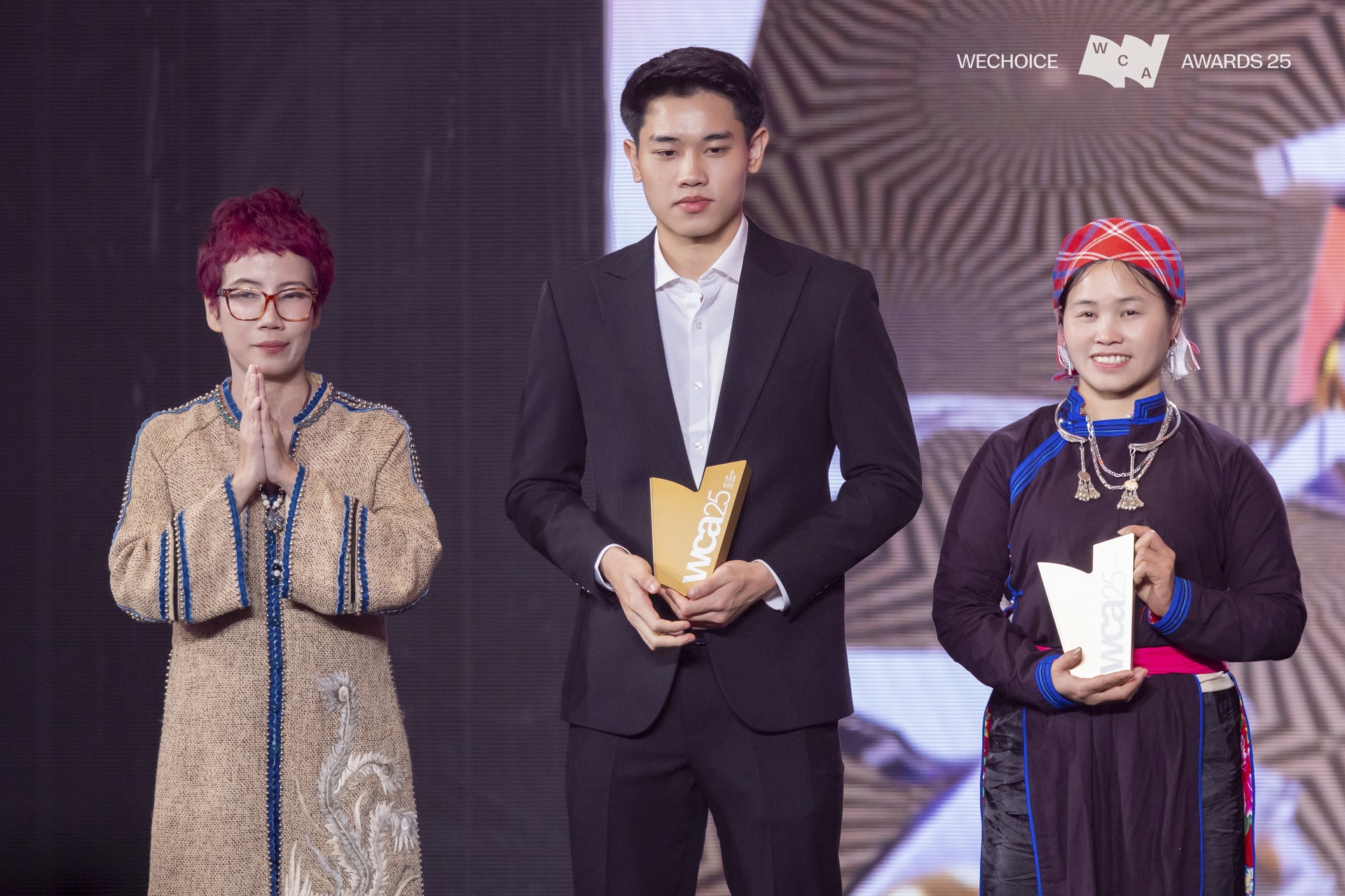 HLV Mai Đức Chung, cầu thủ Đ&igrave;nh Bắc trở th&agrave;nh Top 10 Nh&acirc;n vật truyền cảm hứng tại WeChoice Awards 2025- Ảnh 2.