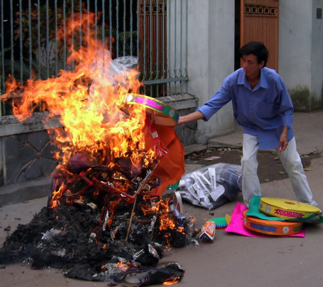 Đốt v&agrave;ng m&atilde; m&agrave; kh&ocirc;ng ch&aacute;y hết c&oacute; sao kh&ocirc;ng? Chuy&ecirc;n gia hướng dẫn c&aacute;ch h&oacute;a giải đơn giản, ai cũng l&agrave;m được- Ảnh 1.