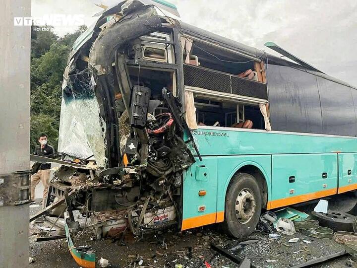 Bốn &ocirc; t&ocirc; t&ocirc;ng li&ecirc;n ho&agrave;n tr&ecirc;n cao tốc V&acirc;n Phong - Nha Trang- Ảnh 1.