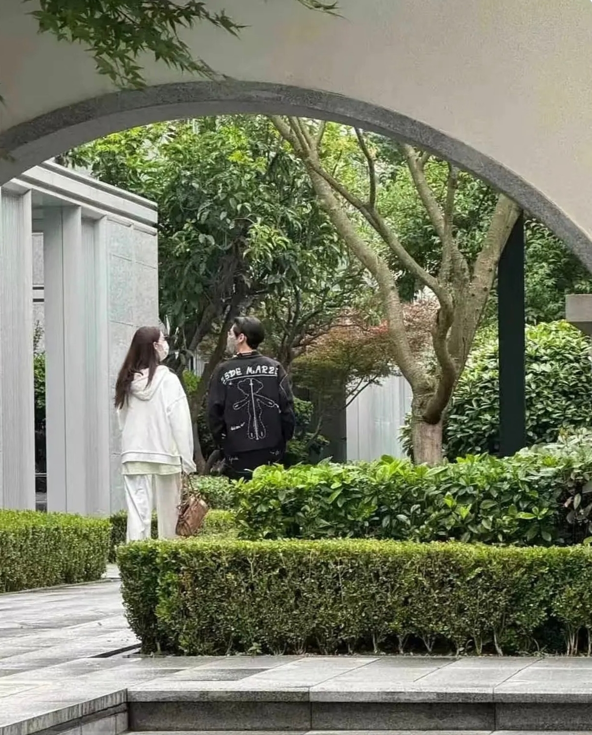 Ngọc nữ showbiz hẹn h&ograve; về nh&agrave; với sao nam gầy thảm họa d&ugrave; đ&atilde; c&oacute; bạn trai, th&ecirc;m nguồn tin l&ecirc;n tiếng- Ảnh 3.