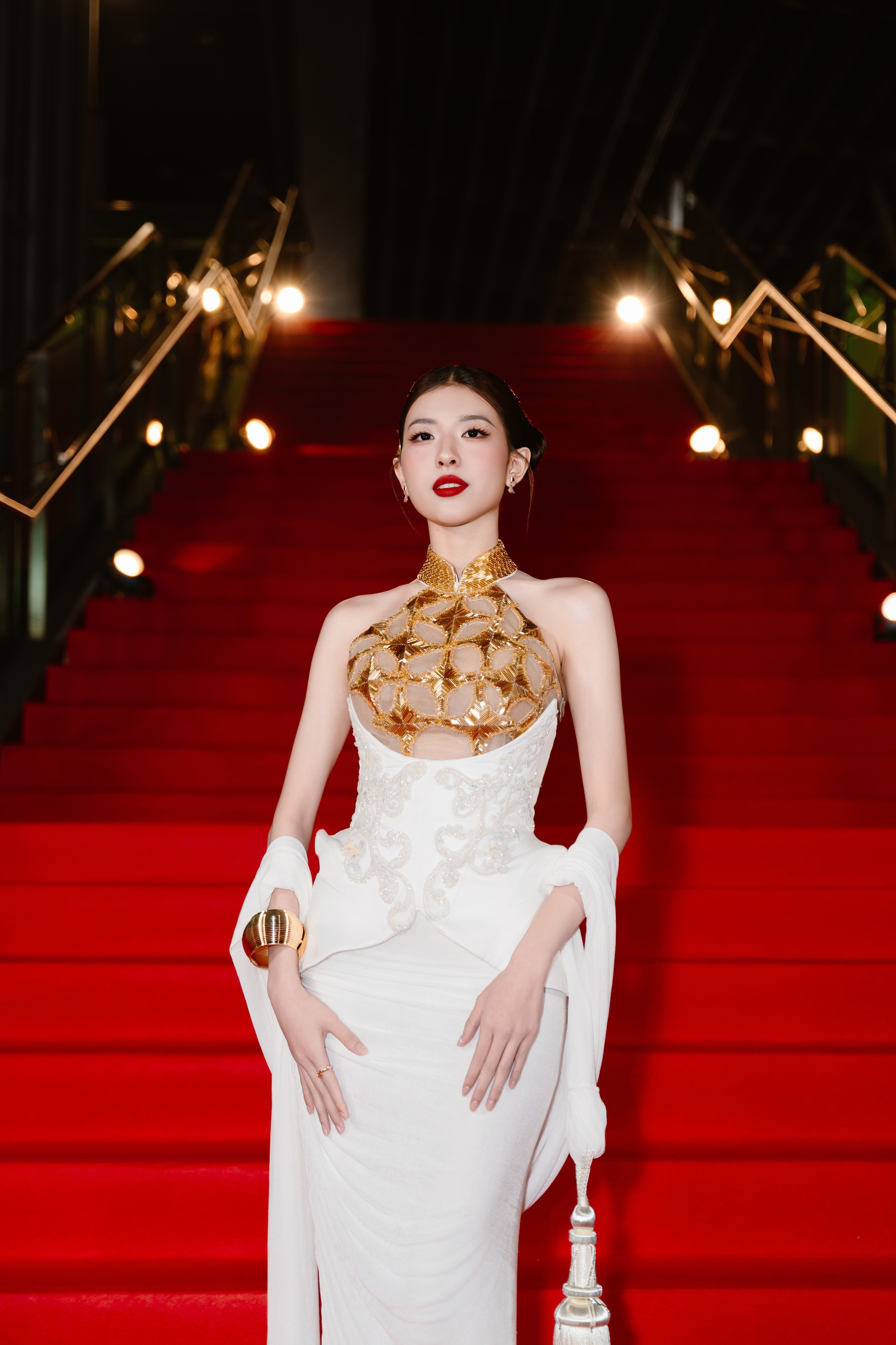 Nữ thần thảm đỏ thế hệ mới gọi t&ecirc;n em xinh Lamoon!- Ảnh 6.