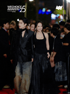 Anh T&uacute; v&agrave; Diệu Nhi kh&ocirc;ng rời nửa bước tại thảm đỏ WeChoice Awadrs, gấp đ&ocirc;i visual ho&aacute; ra l&agrave; thế n&agrave;y!- Ảnh 1.