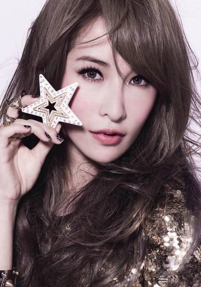 Nữ ca sĩ bị tai nạn đến hủy dung: Vết thương hoại tử 2 th&aacute;ng, giờ g&acirc;y sốc với 