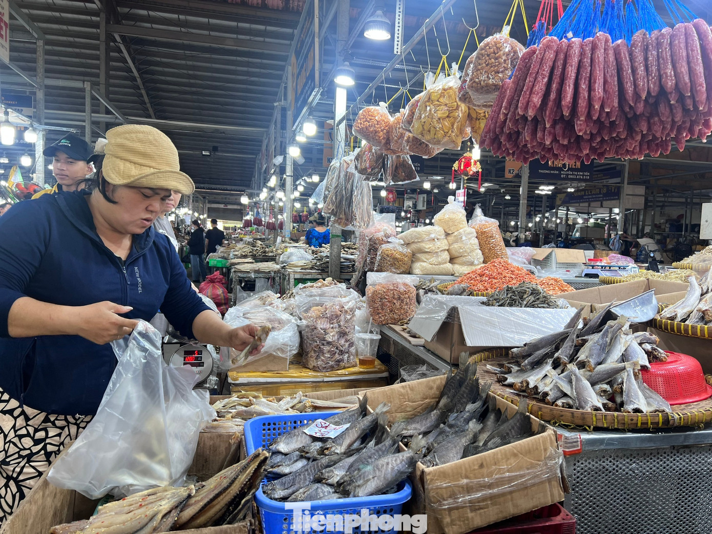 Săn c&aacute;, t&ocirc;m gi&aacute; 'rẻ kh&ocirc;ng tưởng' ở thủ phủ đồ kh&ocirc; S&agrave;i th&agrave;nh- Ảnh 9.