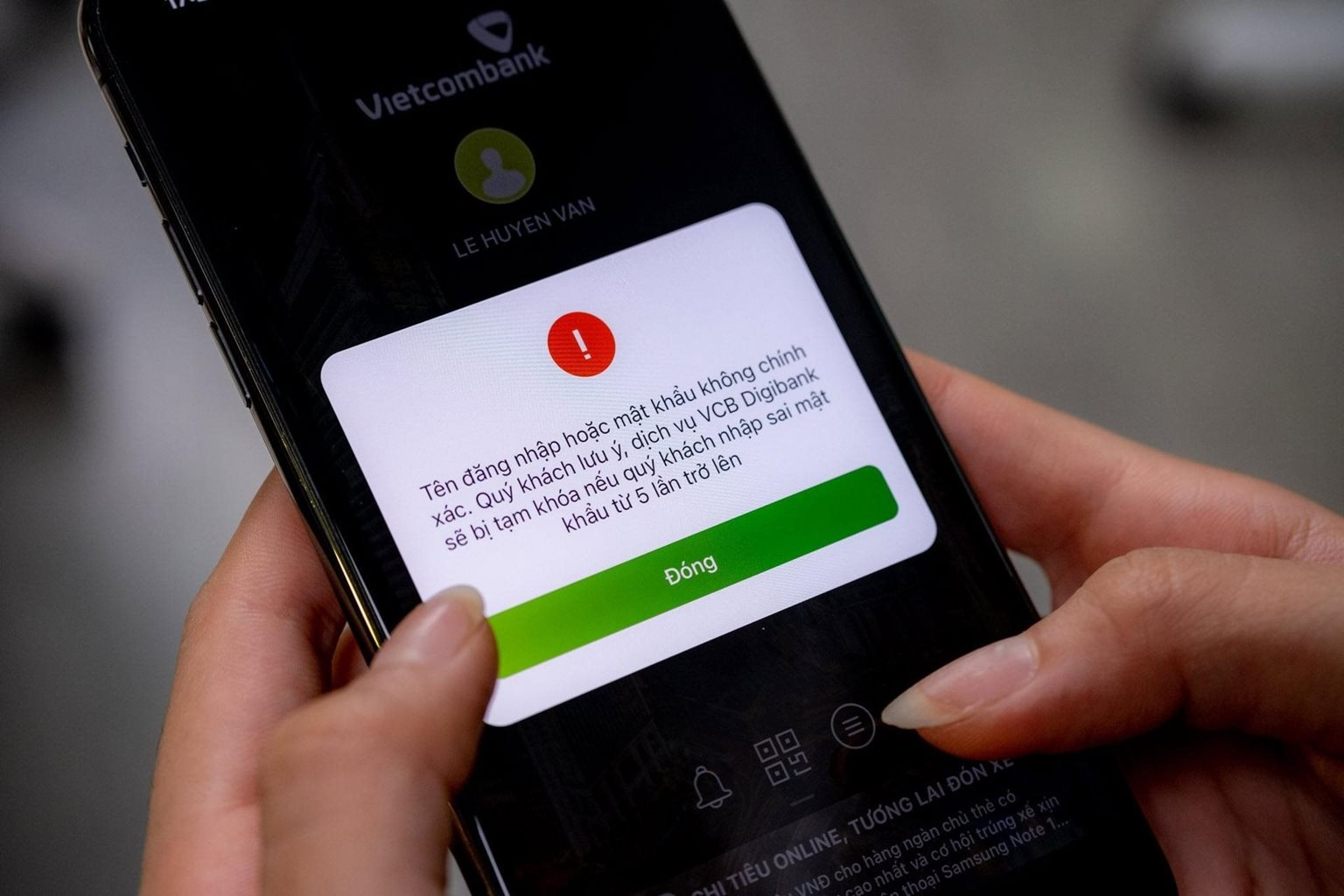 Tại sao lừa đảo biết r&otilde; t&agrave;i khoản ng&acirc;n h&agrave;ng của nạn nh&acirc;n đang bị kho&aacute; để &lsquo;giăng bẫy&rsquo;?- Ảnh 1.