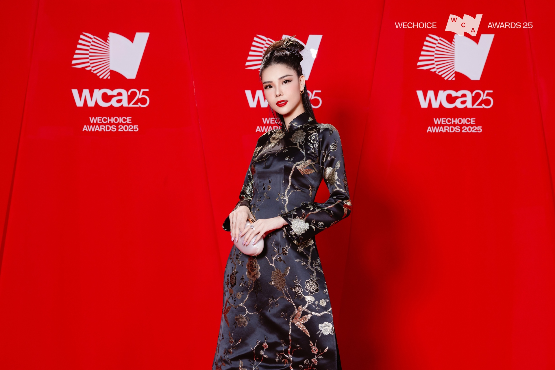 Kỳ H&acirc;n - vợ Mạc Hồng Qu&acirc;n khoe visual ph&aacute;t s&aacute;ng tr&ecirc;n thảm đỏ WeChoice Awards, mẹ 2 con v&oacute;c d&aacute;ng vẫn nuột n&agrave;- Ảnh 4.