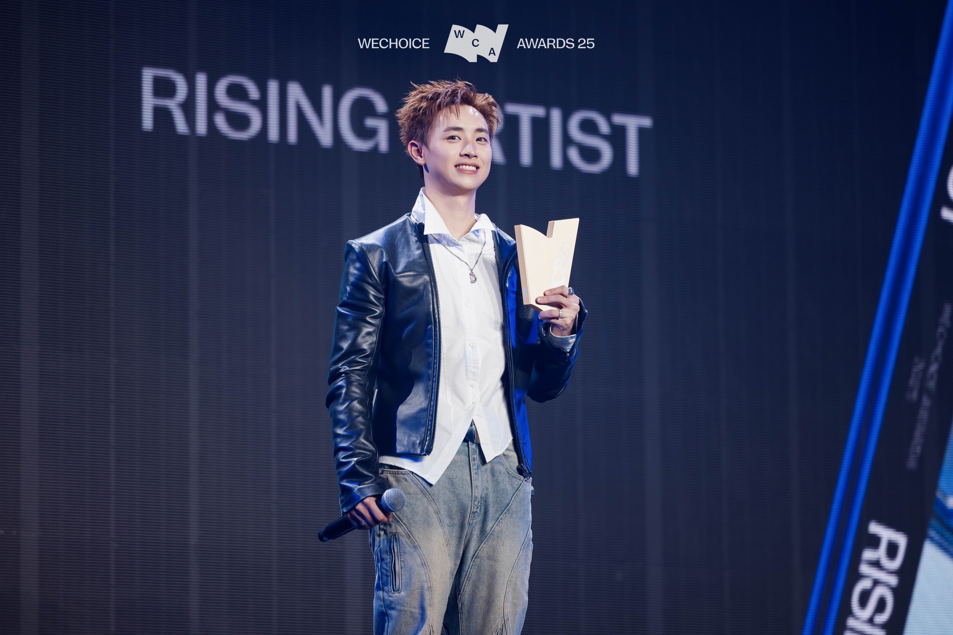 Trọn bộ visual của trai đẹp CONGB tại WeChoice Awards 2025: Chỉ 1 từ quá 