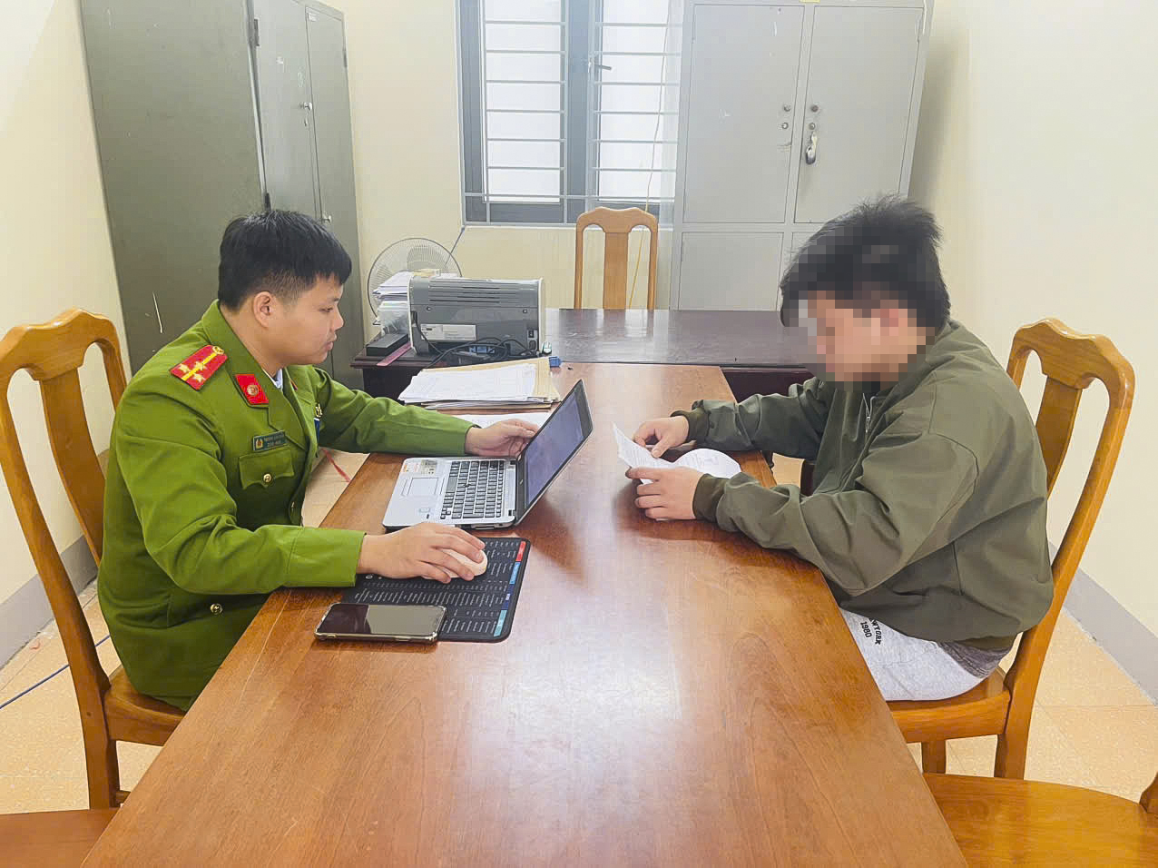 Bí mật phía sau chiếc điện thoại của thiếu niên 17 tuổi ở Quảng Trị- Ảnh 1.