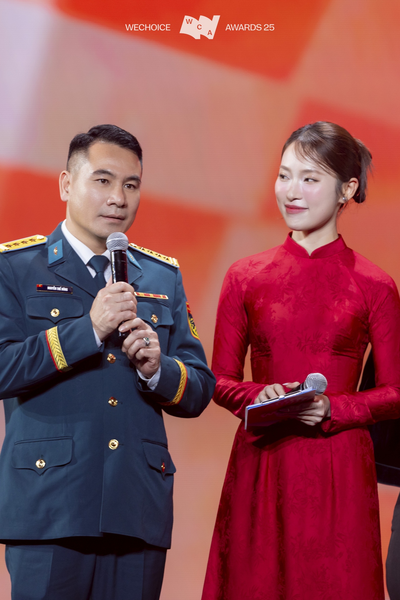 Đại t&aacute;, phi c&ocirc;ng cấp 1 Nguyễn Thế Dũng đứng cạnh Đại u&yacute; Đ&agrave;o Văn B&igrave;nh: Ph&iacute;a sau bức ảnh g&acirc;y b&atilde;o mạng- Ảnh 6.