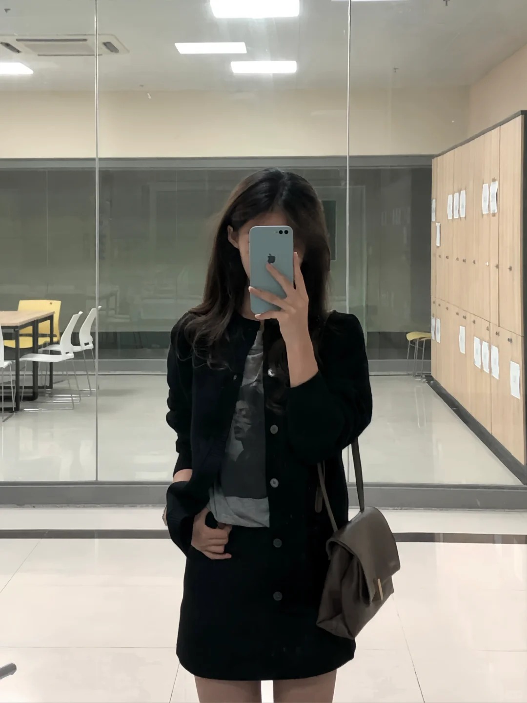 B&oacute;ng lưng hai nữ sinh g&acirc;y sốt- Ảnh 4.