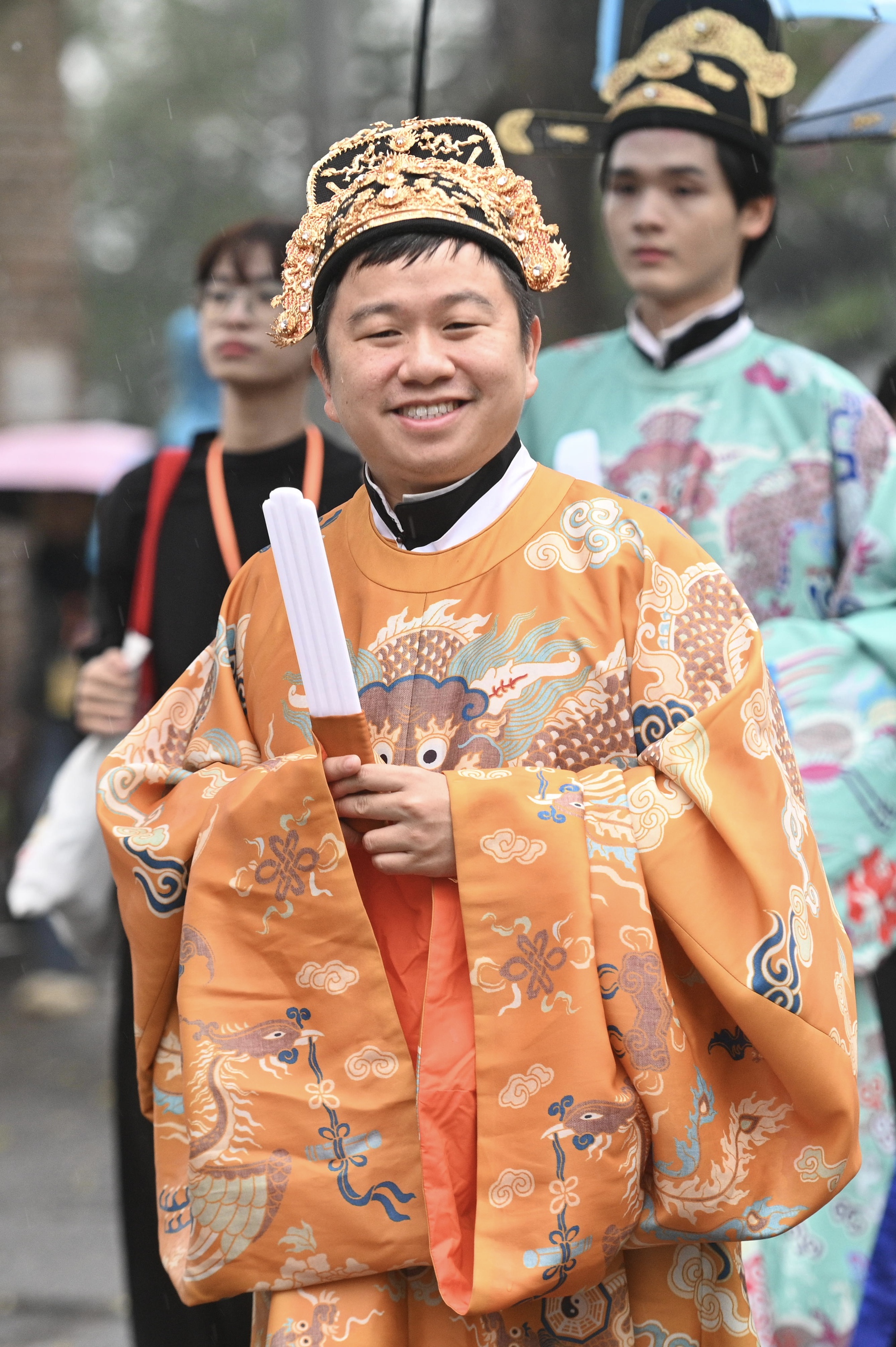 Giữa mưa r&eacute;t 15 độ, B&aacute;ch Hoa Bộ H&agrave;nh đ&atilde; tạo n&ecirc;n khung cảnh hiếm thấy giữa H&agrave; Nội- Ảnh 20.