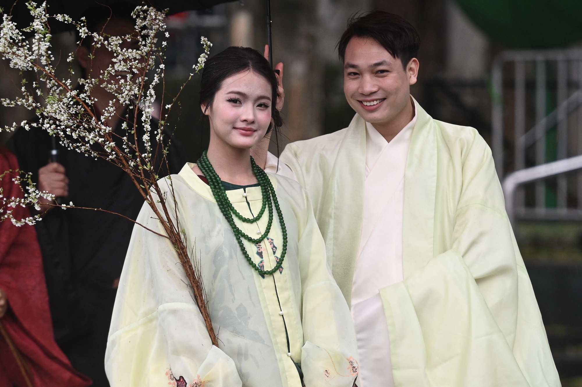 Giữa mưa r&eacute;t 15 độ, B&aacute;ch Hoa Bộ H&agrave;nh đ&atilde; tạo n&ecirc;n khung cảnh hiếm thấy giữa H&agrave; Nội- Ảnh 23.