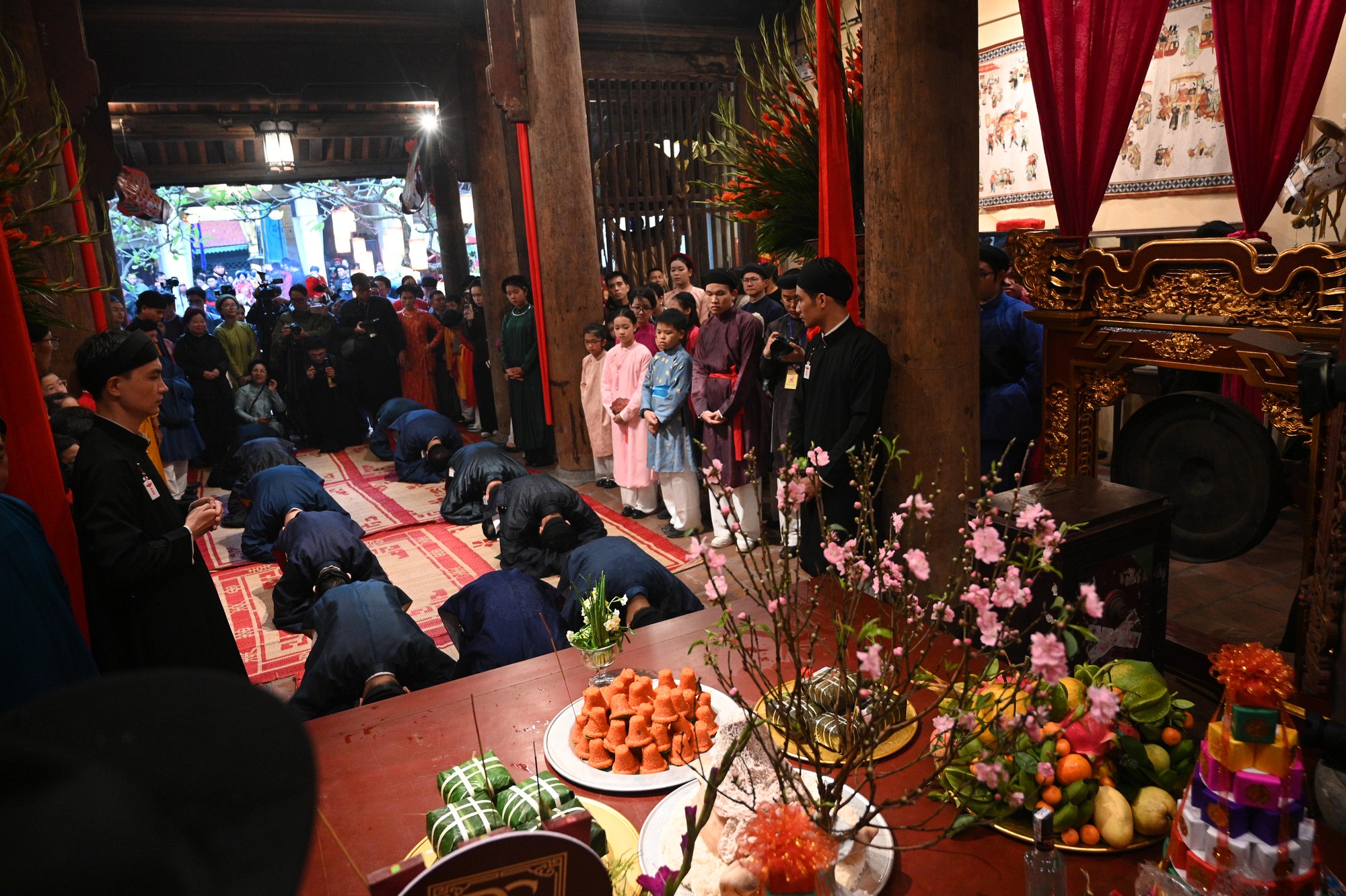 Giữa mưa r&eacute;t 15 độ, B&aacute;ch Hoa Bộ H&agrave;nh đ&atilde; tạo n&ecirc;n khung cảnh hiếm thấy giữa H&agrave; Nội- Ảnh 25.