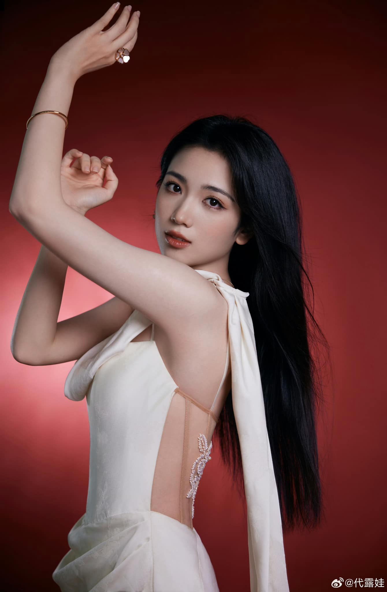 Thần ti&ecirc;n tỷ tỷ đẹp đi&ecirc;n đảo của WeChoice 2025 khiến netizen li&ecirc;n tưởng tới tiểu c&ocirc;ng ch&uacute;a thế hệ mới của Cbiz- Ảnh 5.