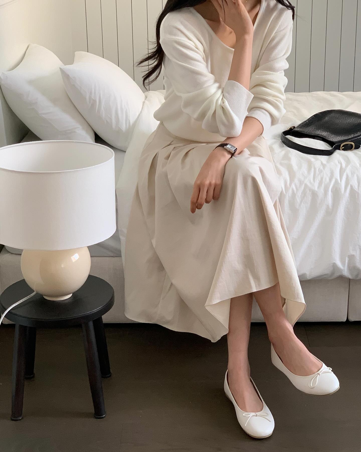 Nếu chỉ được sắm 4 đ&ocirc;i gi&agrave;y bệt trong năm 2026, th&igrave; đ&acirc;y l&agrave; những kiểu c&oacute; thể n&acirc;ng tầm cả set đồ- Ảnh 4.