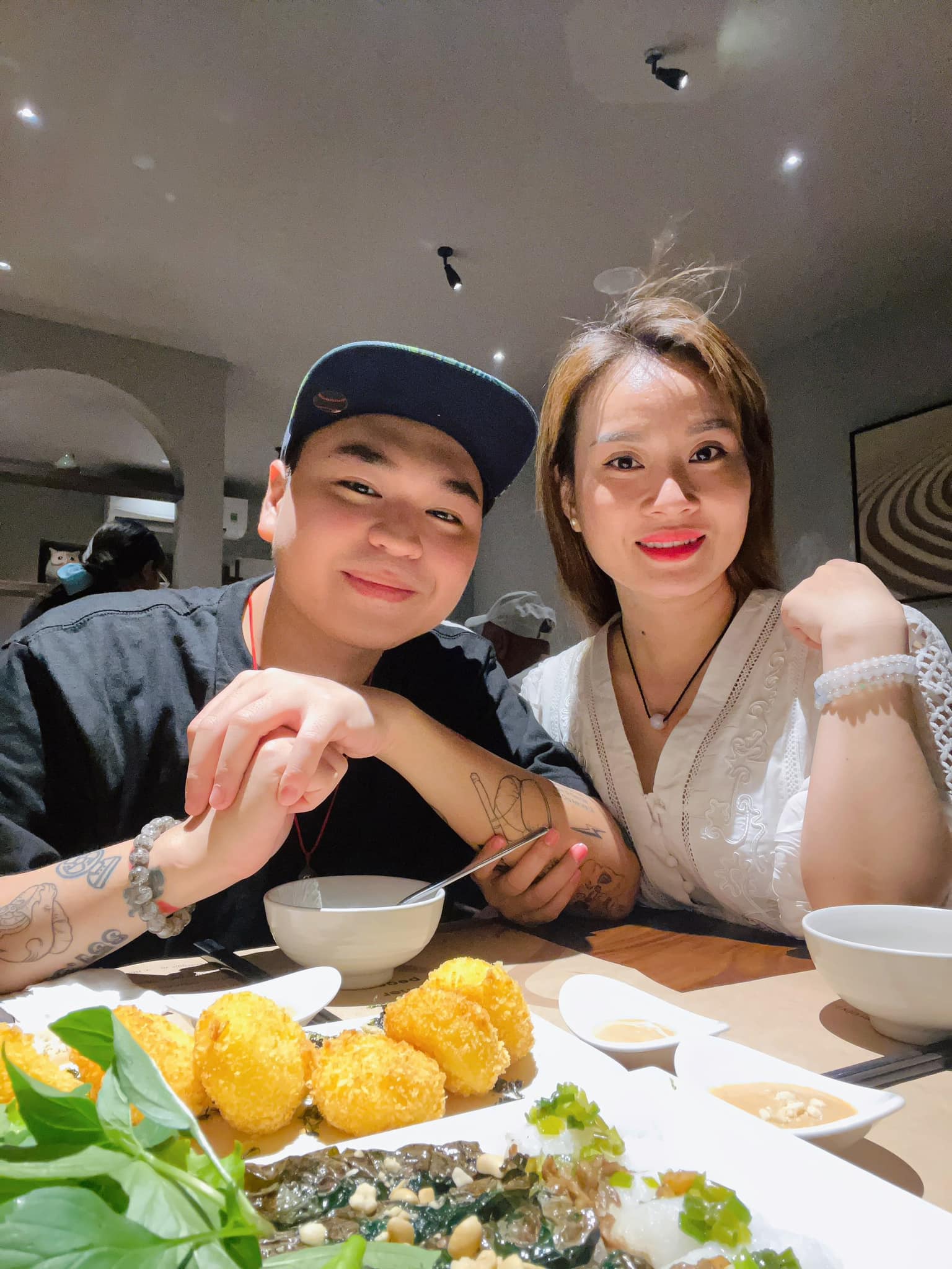 3 mẹ đơn th&acirc;n lấy chồng l&agrave; ca sĩ Việt nổi tiếng: Được y&ecirc;u hết mực, c&oacute; người hơn chồng 8 tuổi, 2 con ri&ecirc;ng- Ảnh 2.