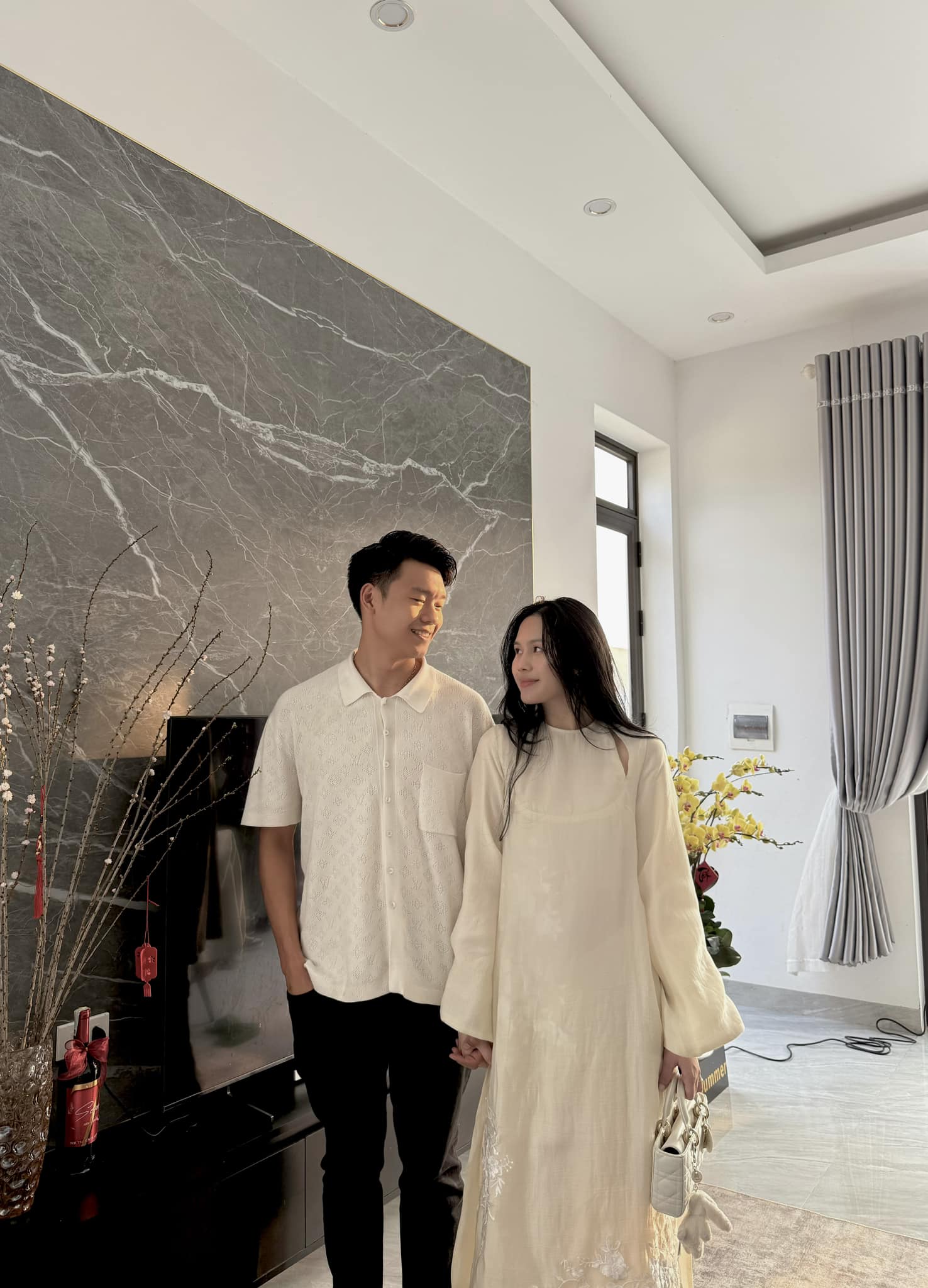 Th&agrave;nh Chung cặm cụi g&oacute;i b&aacute;nh chưng trong biệt thự trước ng&agrave;y &ocirc;ng C&ocirc;ng &ocirc;ng T&aacute;o- Ảnh 5.